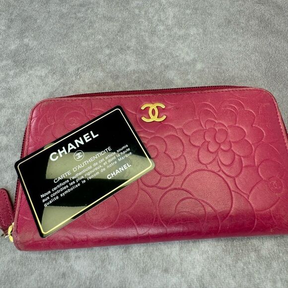 Chanel Camelia Embossed Pink Leather Zippy Wallet - Picture 15 of 15